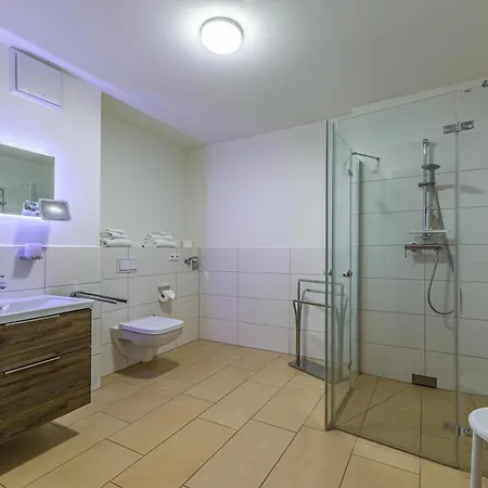 Apartment Hafenblick - In Der Hafenresidenz Mit Balkon & Wasserblick